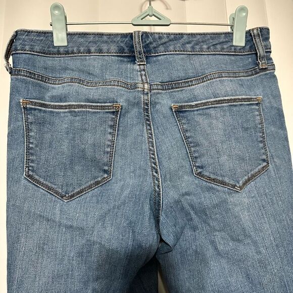 Universal Thread light wash distressed jeans with cuffs - Picture 8 of 8